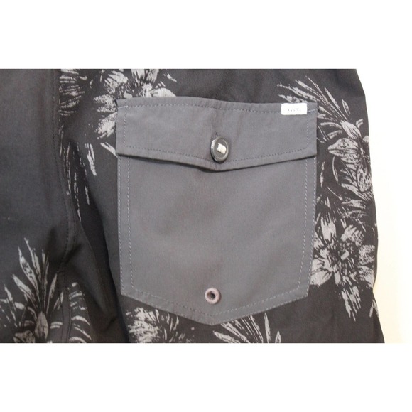 Vuori Cruise BoardShort Black Vintage Floral Gray Men's Board Shorts 32 H14054 - Picture 8 of 13